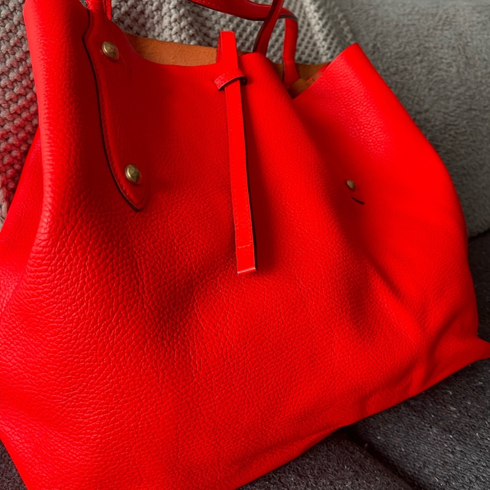 Gorgeous leather, gorgeous bag. Bright orange
